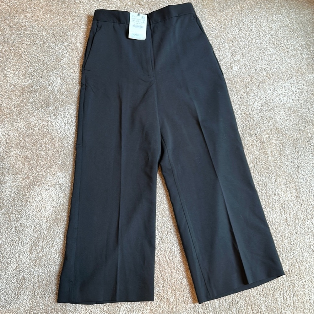 New with tags Zara wide leg cropped pants in black size medium